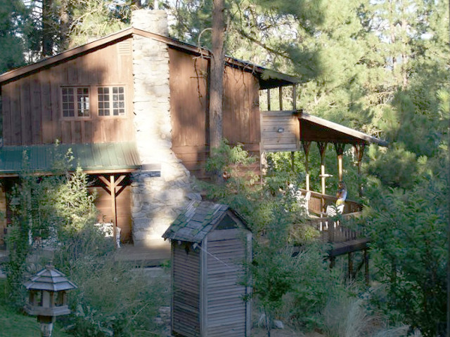 Elk Ridge - Cozy Mountain Cabin in Garden Valley, Idaho.
