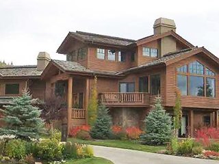 415 Club House Drive vacation rental property