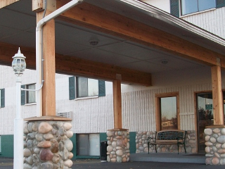 Guest House Inn & Suites-CDA vacation rental property