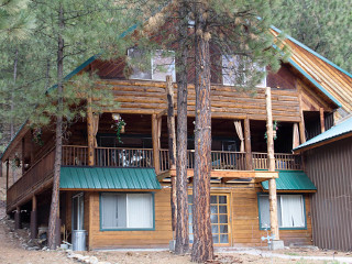 The Majestic Cabin-Featherville vacation rental property