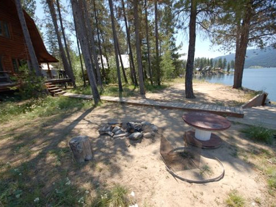 Picture of the Dawn Lakeside Log Cabin in Donnelly, Idaho