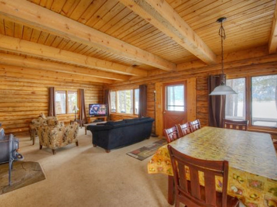 Picture of the Dawn Lakeside Log Cabin in Donnelly, Idaho