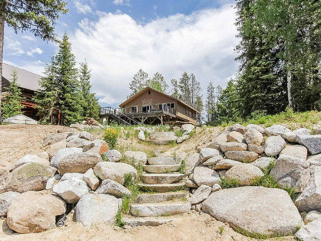 Picture of the Lakefront Escape (Hereford Lakehouse Custom) in Donnelly, Idaho