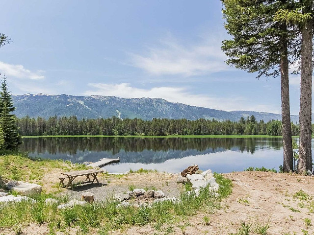 Picture of the Lakefront Escape (Hereford Lakehouse Custom) in Donnelly, Idaho