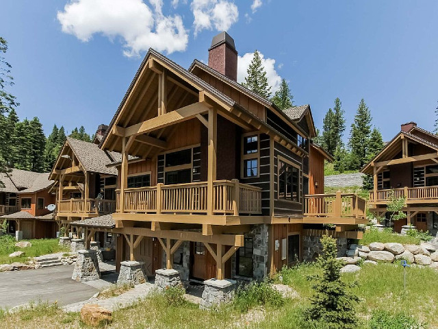 Picture of the Golden Bar Townhomes in Donnelly, Idaho