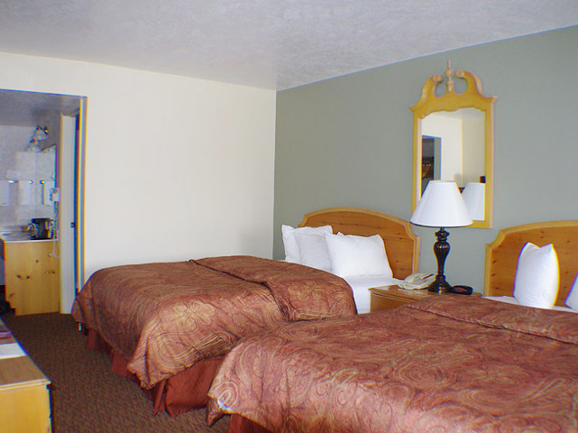 Picture of the Three Bears Lodge and Motel in West Yellowstone, MT, Idaho