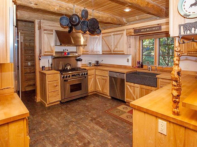 Picture of the Oden Bay Log Home in Sandpoint, Idaho