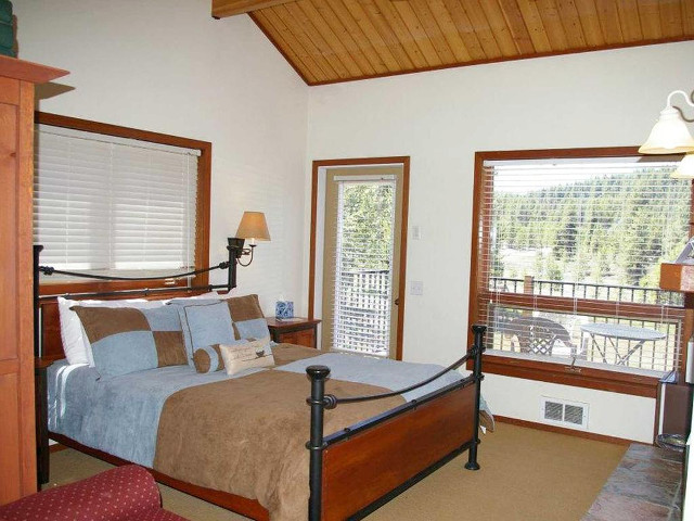 Picture of the Bear Creek Lodge in McCall, Idaho