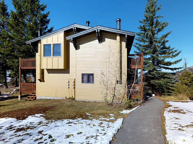 Picture of the Pioneer Condominiums in Boise, Idaho