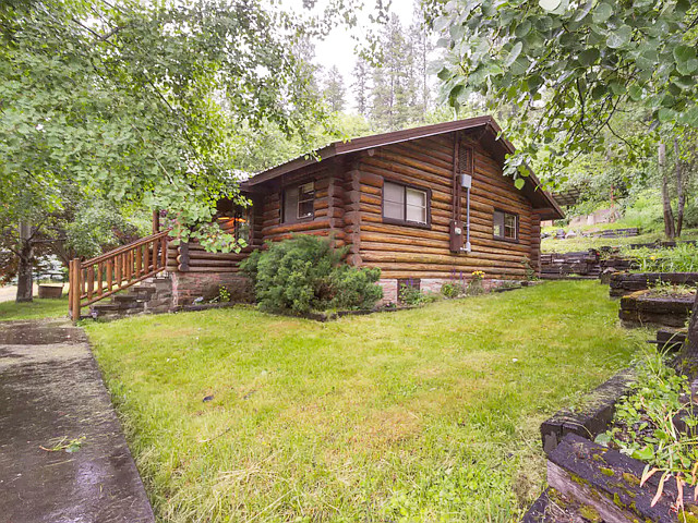Picture of the Lincoln Log Cabin in Coeur d Alene, Idaho