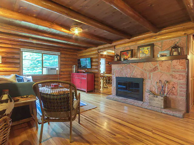 Picture of the Lincoln Log Cabin in Coeur d Alene, Idaho