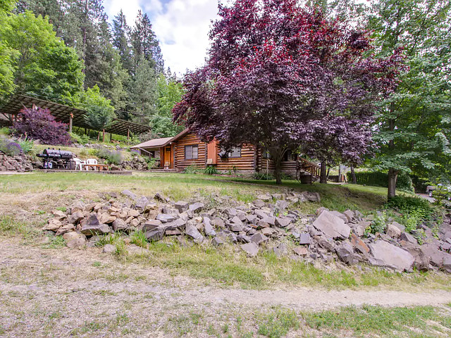 Picture of the Lincoln Log Cabin in Coeur d Alene, Idaho