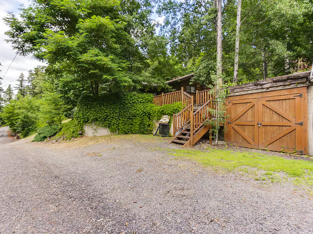 Picture of the Lincoln Log Cabin in Coeur d Alene, Idaho