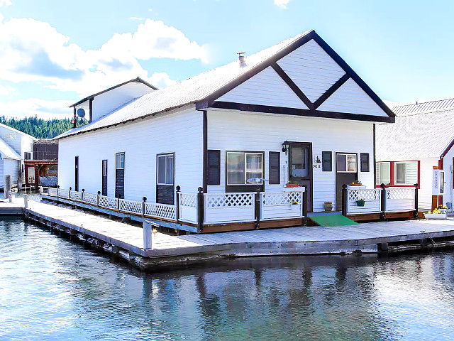 Picture of the Scenic Bay Float Home Hideaway in Sandpoint, Idaho