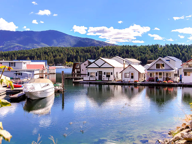 Picture of the Scenic Bay Float Home Hideaway in Sandpoint, Idaho