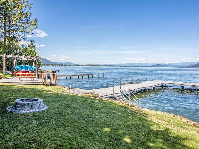 Picture of the Murphy Bay Lakefront in Sandpoint, Idaho