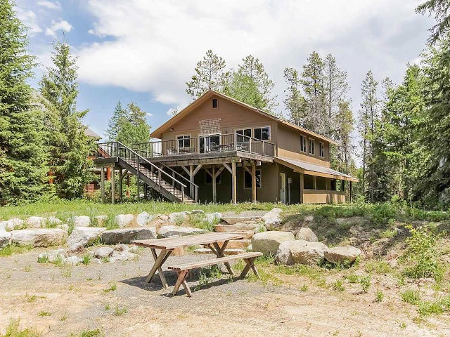 Picture of the Lakefront Escape (Hereford Lakehouse Custom) in Donnelly, Idaho