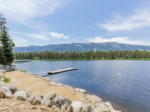 Picture of the Lakefront Escape (Hereford Lakehouse Custom) in Donnelly, Idaho