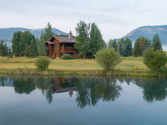 Picture of the South Fork Lodge Deluxe Suites in Swan Valley, Idaho