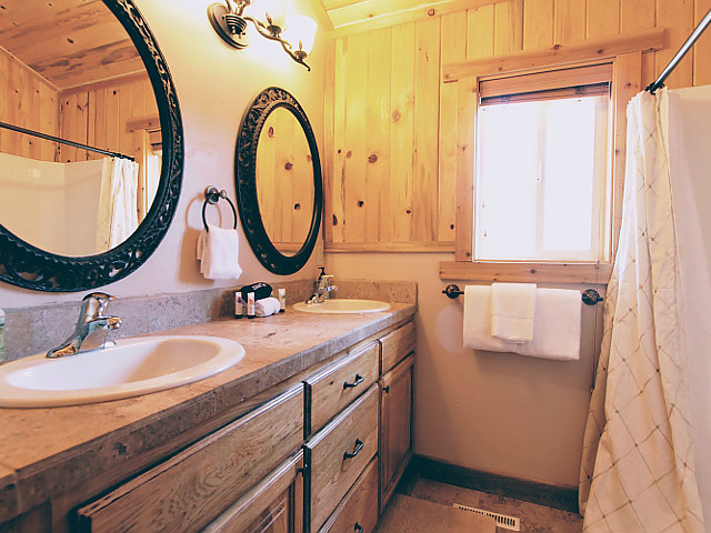 Picture of the Pine Tree Lodge in Donnelly, Idaho