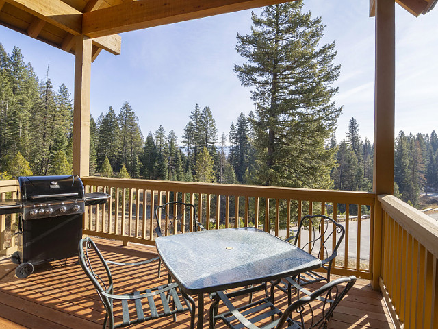 Picture of the Golden Bar Townhomes in Donnelly, Idaho