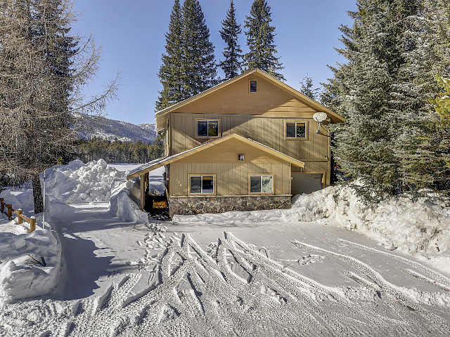 Picture of the Lakefront Escape (Hereford Lakehouse Custom) in Donnelly, Idaho