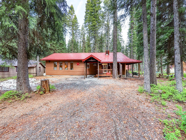 Picture of the Awesome Payette Lake Cabin in McCall, Idaho