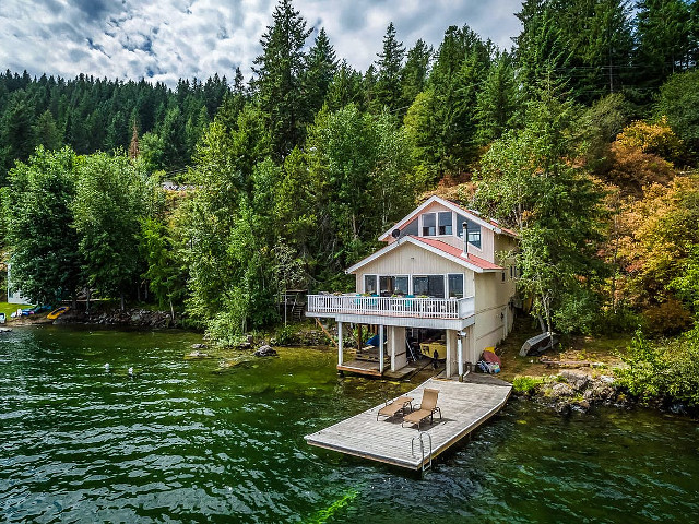 Picture of the Waterfront Cabin on Bottle Bay Road in Sandpoint, Idaho