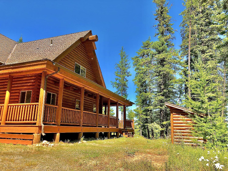 Picture of the Huckleberry Lodge in Donnelly, Idaho