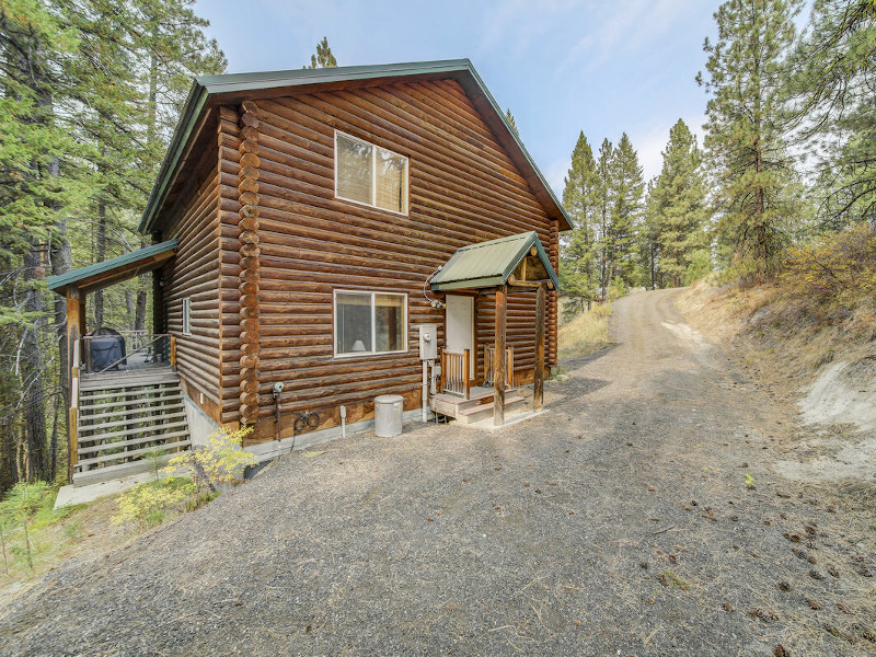 Picture of the Cascade Log Cabin in Cascade, Idaho