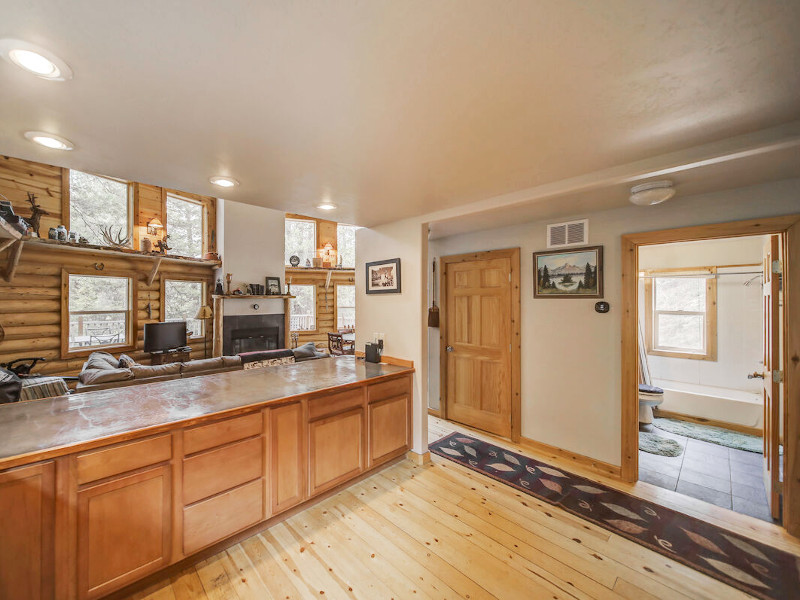 Picture of the Cascade Log Cabin in Cascade, Idaho