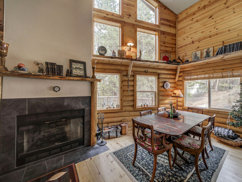 Picture of the Cascade Log Cabin in Cascade, Idaho