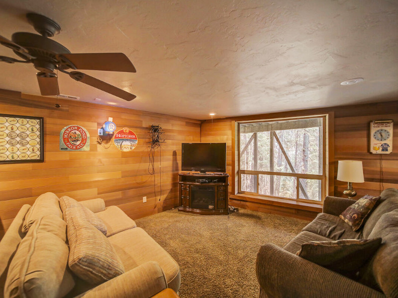 Picture of the Cascade Log Cabin in Cascade, Idaho