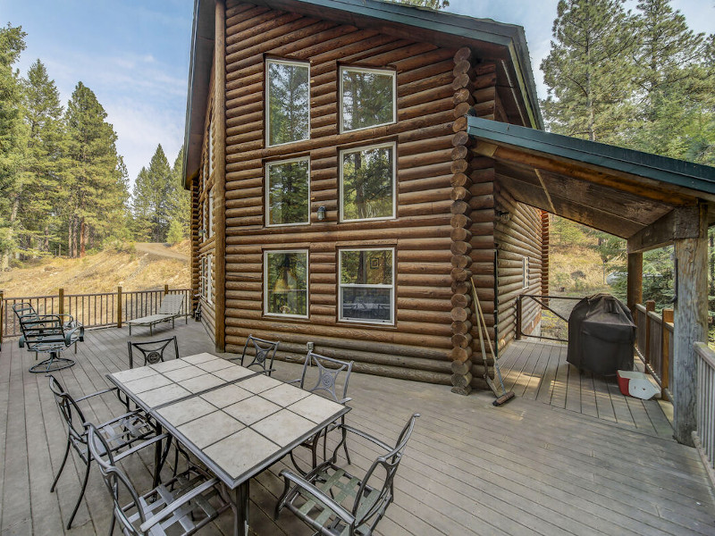 Picture of the Cascade Log Cabin in Cascade, Idaho