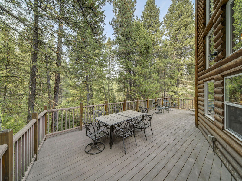 Picture of the Cascade Log Cabin in Cascade, Idaho