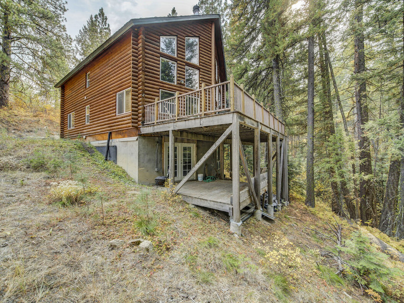 Picture of the Cascade Log Cabin in Cascade, Idaho