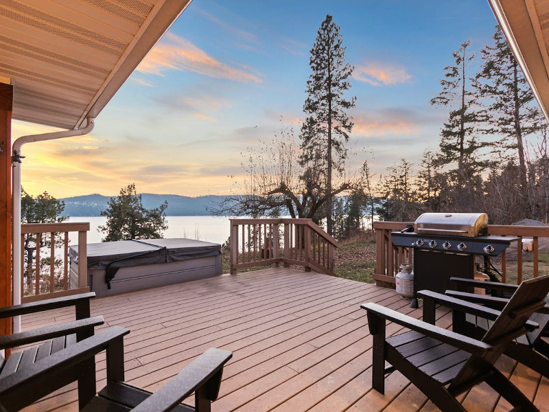Picture of the Lakefront Gem with Hot Tub and Views in Sandpoint, Idaho