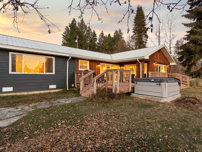 Picture of the Lakefront Gem with Hot Tub and Views in Sandpoint, Idaho