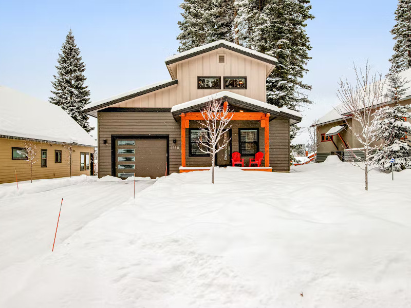 Picture of the Sharlies Chateau in McCall, Idaho