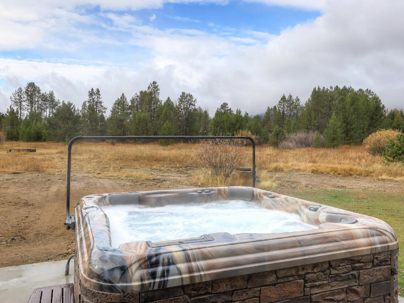 Picture of the Hillbilly Hideaway in Donnelly, Idaho