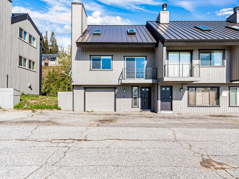 Picture of the Crystal Run Condominiums in Sandpoint, Idaho