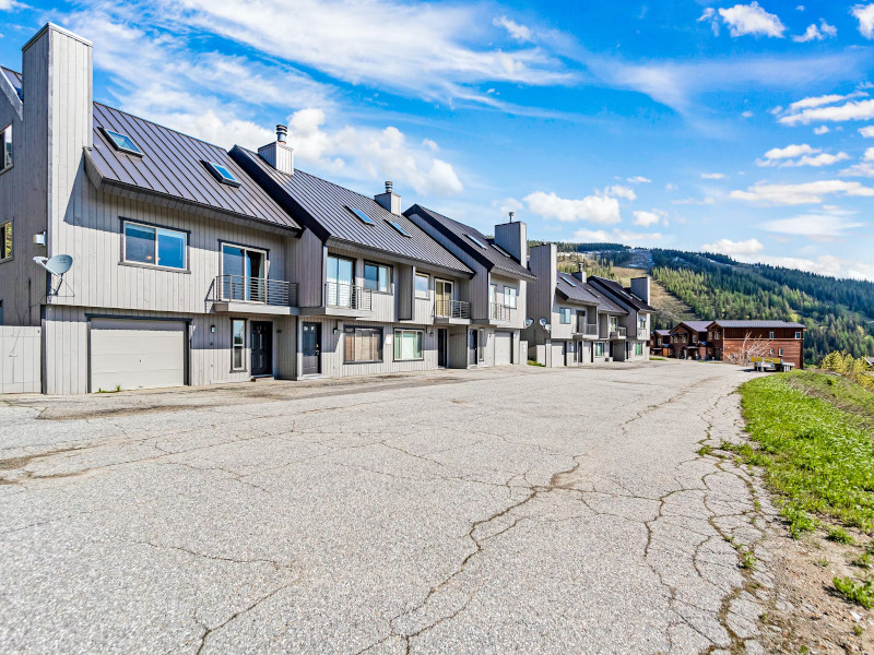 Picture of the Crystal Run Condominiums in Sandpoint, Idaho