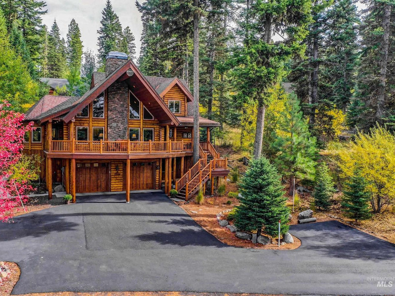 Picture of the Aspen Lodge in McCall, Idaho