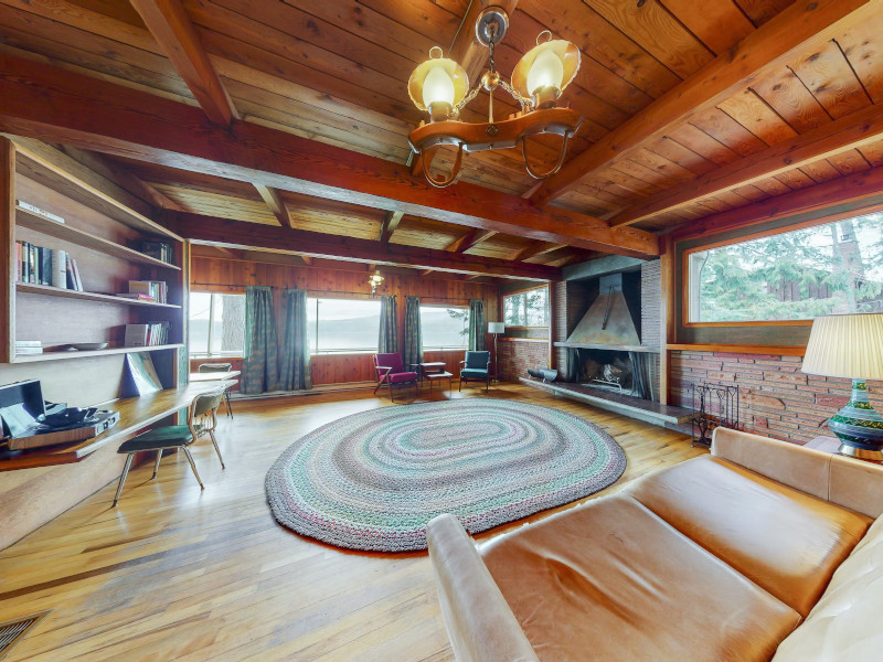 Picture of the Family Lake House with Private Studio in Harrison, Idaho