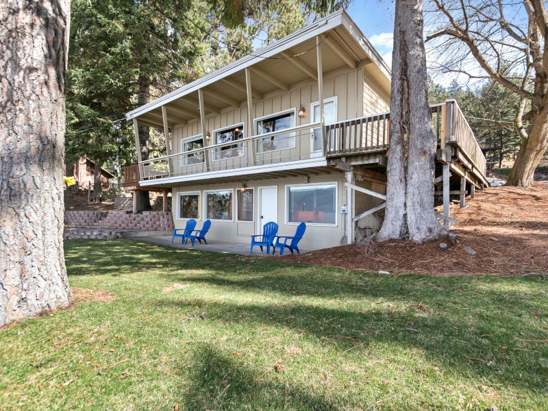 Picture of the Family Lake House with Private Studio in Harrison, Idaho