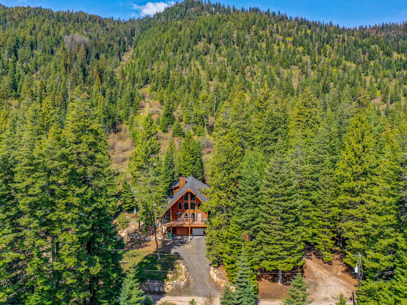 Picture of the Bear Den in Cascade, Idaho