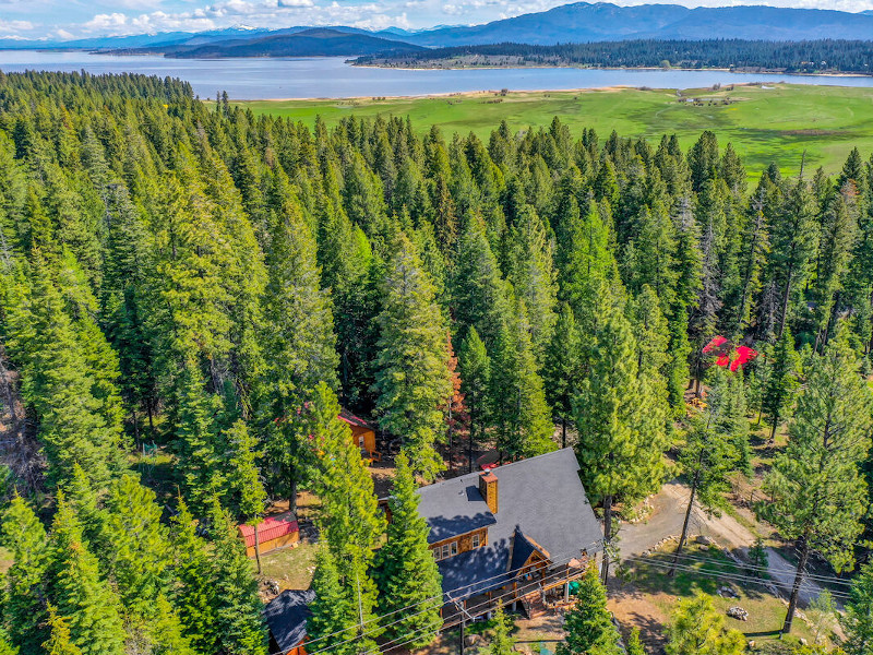 Picture of the Bear Den in Cascade, Idaho