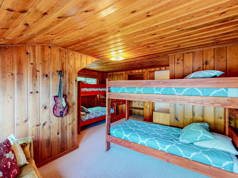 Picture of the Weeping Willow Cabin in Hayden, Idaho