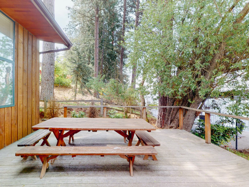 Picture of the Weeping Willow Cabin in Hayden, Idaho