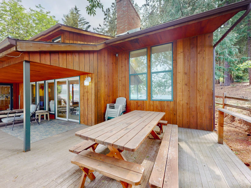 Picture of the Weeping Willow Cabin in Hayden, Idaho